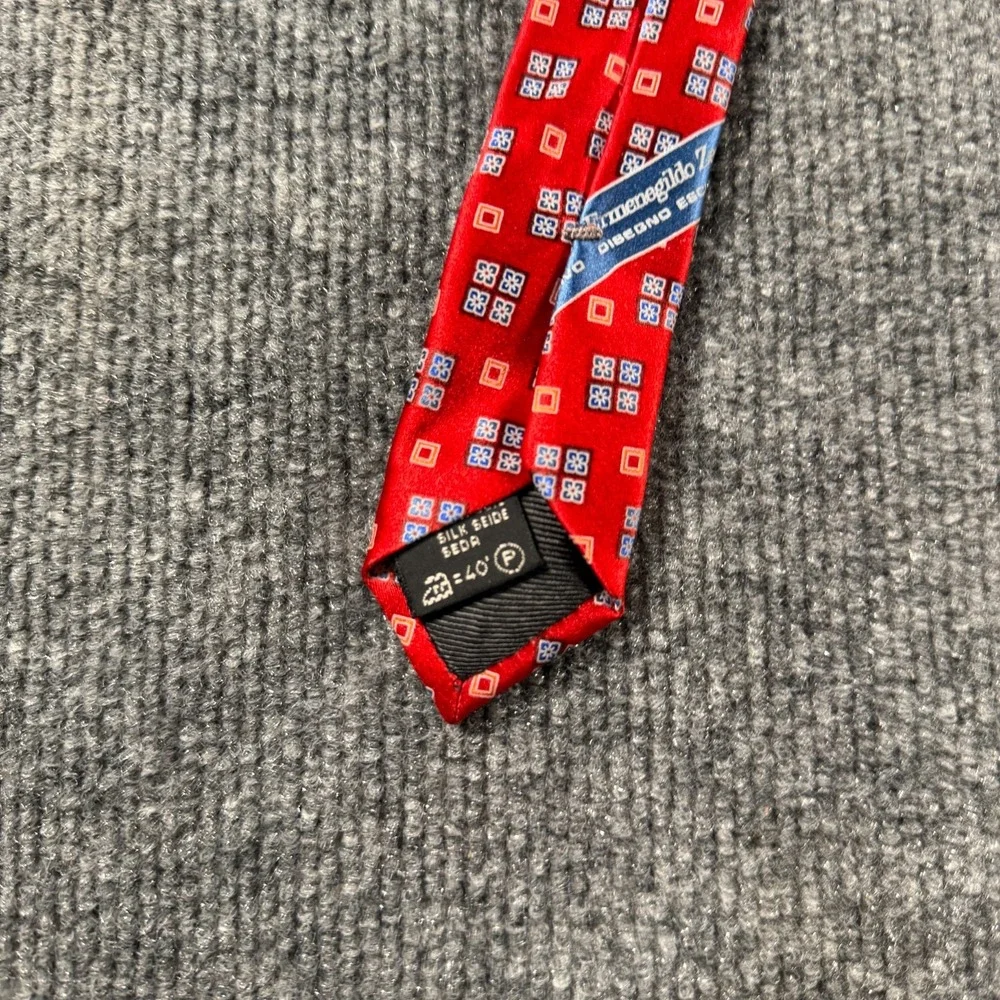 Ermenegildo Zegna Red Geometric Medallion Silk Tie Made in Italy Mens 3.5